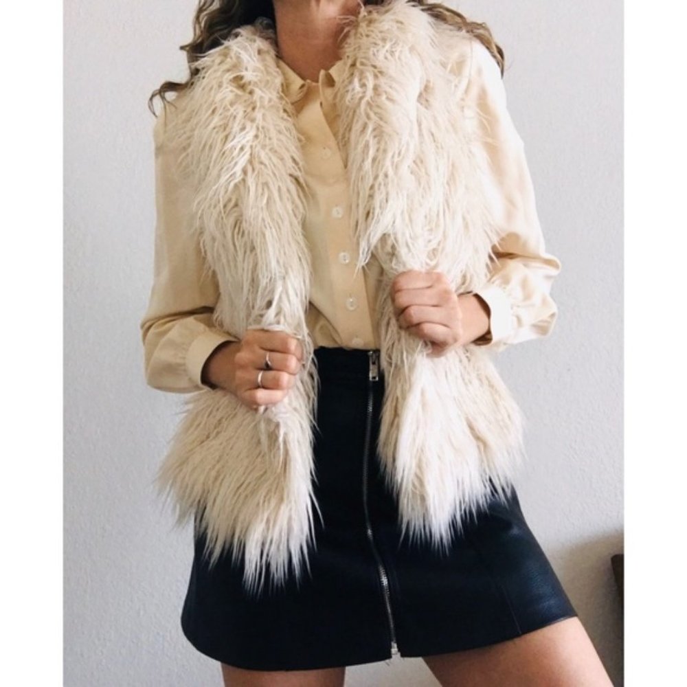 INC INTERNATIONAL CONCEPTS FAX FUR VEST. Size M.